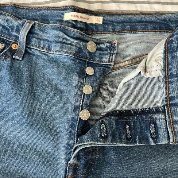 Levi’s Women’s Wedgie Straight Jeans - Picture 3 of 5